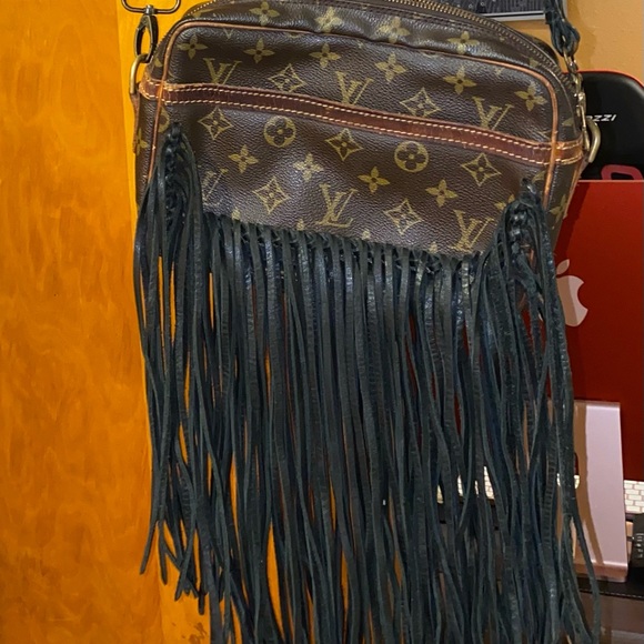 Vintage boho bags— refurbished Louis Vuitton bag - Picture 4 of 4